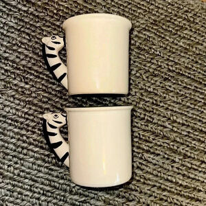 VTG Set of 2 white with green interior ZEBRA animal handle coffee tea mugs/cups